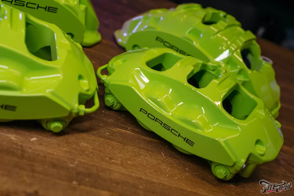 Окрас суппортов для Porsche Cayenne в цвет Acid Green